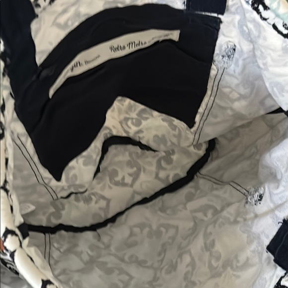 Thirty One Retro Metro Tote Bag in Fab Flourish - Picture 4 of 6